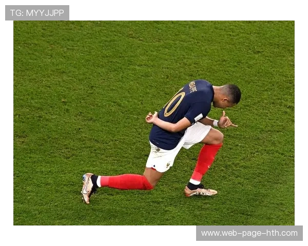 姆巴佩高速启动突破群防,巴黎前场瞬间点燃全场热度