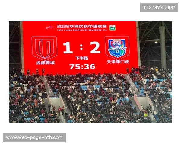 天津津门虎边路配合打穿，底线传中险些造成乌龙